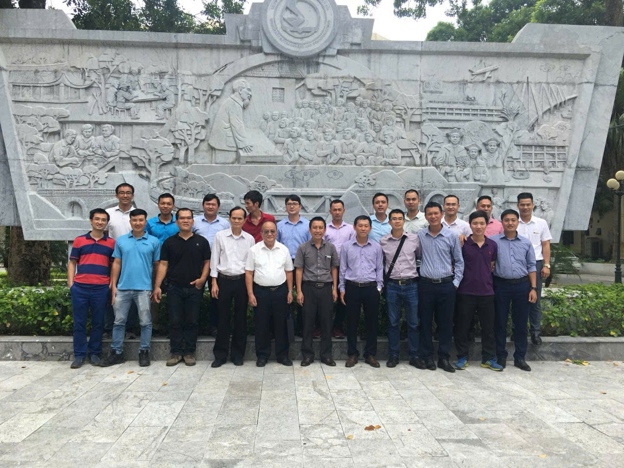 Ve tham truong cu