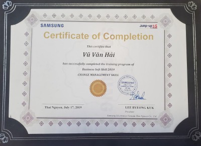 Kỹ sư Vũ Văn Hải nhận chứng chỉ hoàn thành khóa học " Kỹ năng quản lý thay đổi" của Samsung SEVT