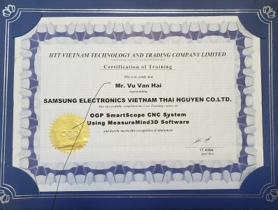 Kỹ sư Vũ Văn Hải nhận chứng chỉ đo lường máy CMM Singapore