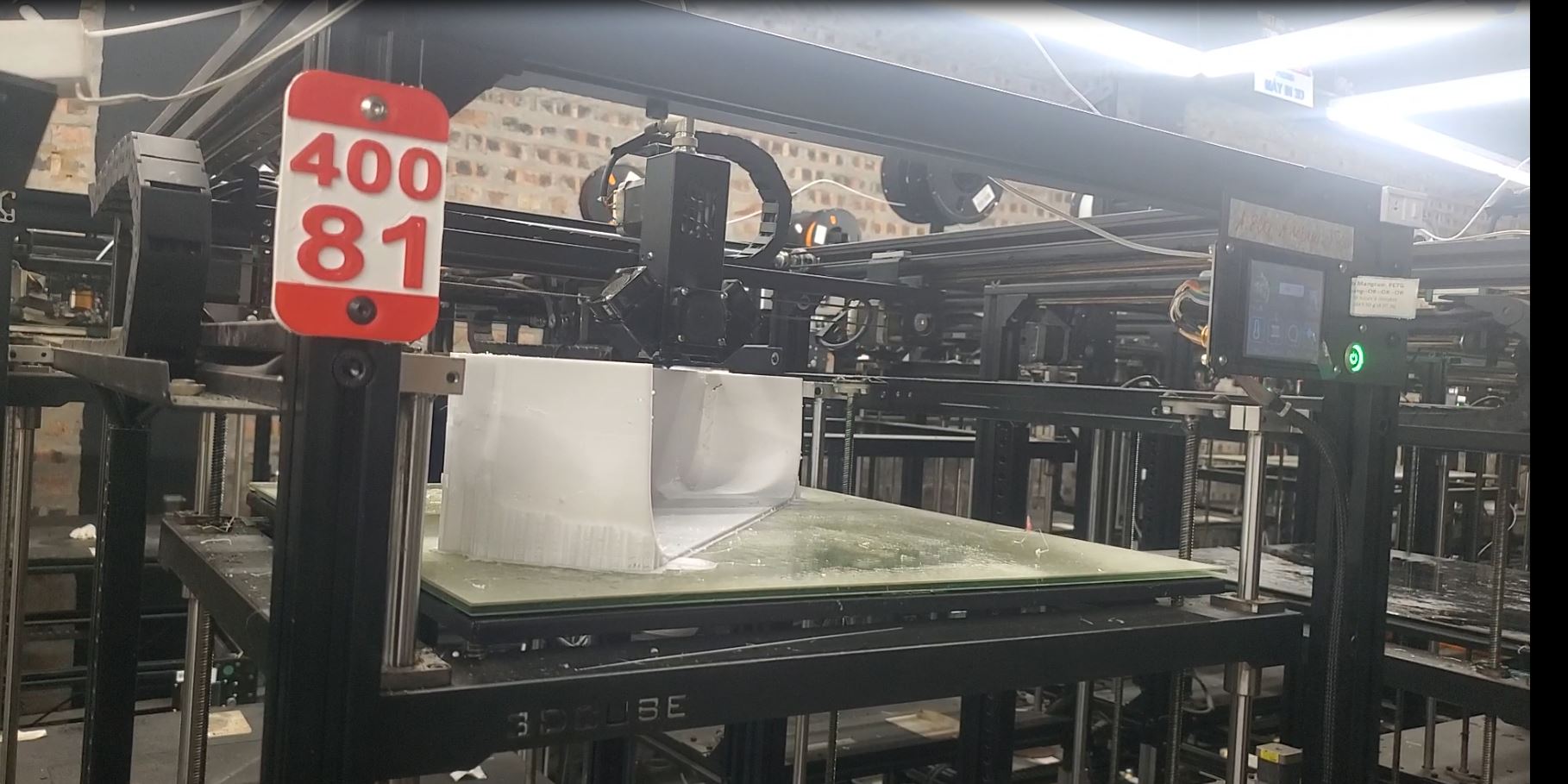 Xưởng với máy in 3D FDM 600mm